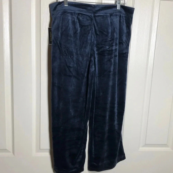 JUICY COUTURE Velour Wide Leg Cropped Pant - Picture 6 of 11